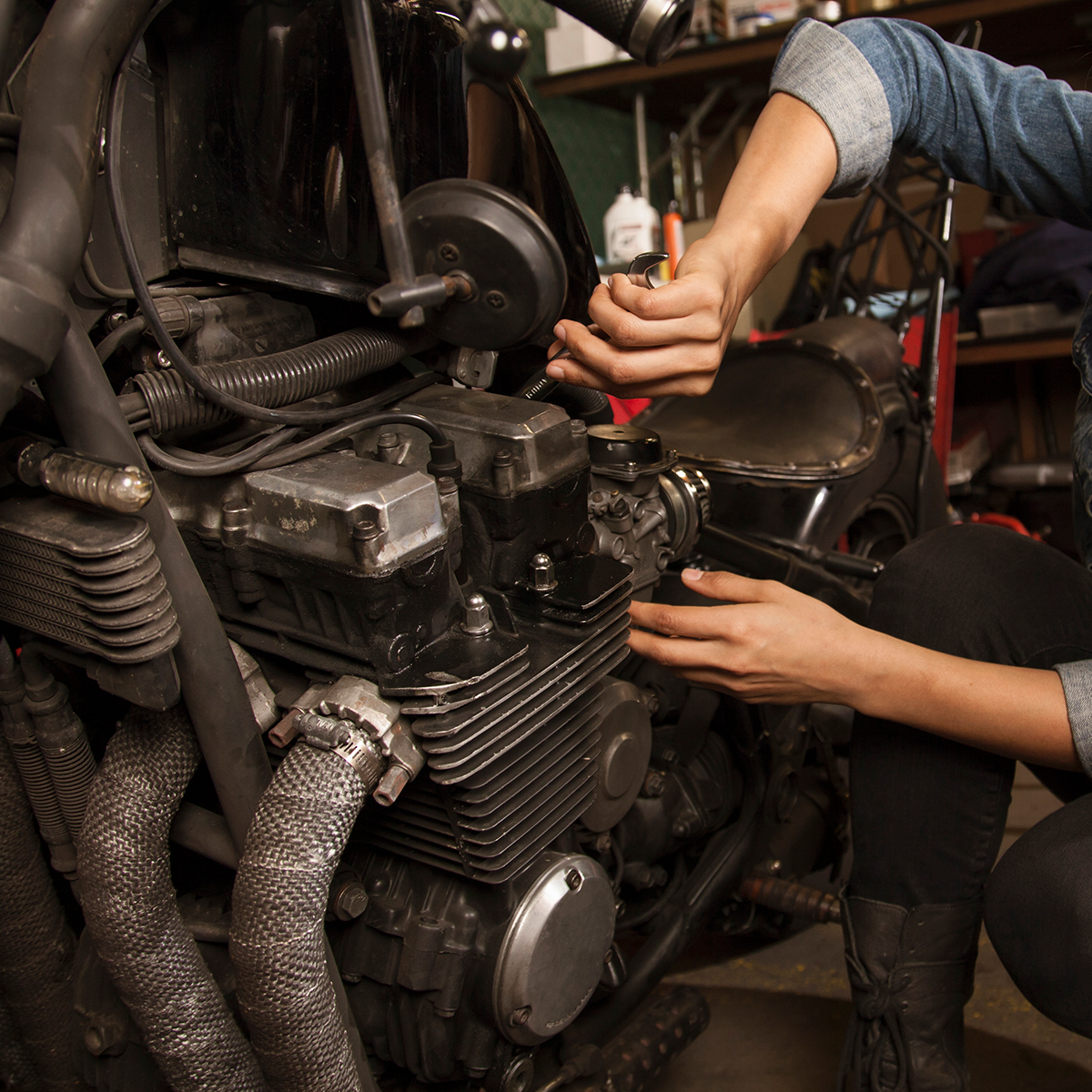 reparacion-motocicletas-taller-motos-arreglos-reparaciones-velro-garage-mecanicos